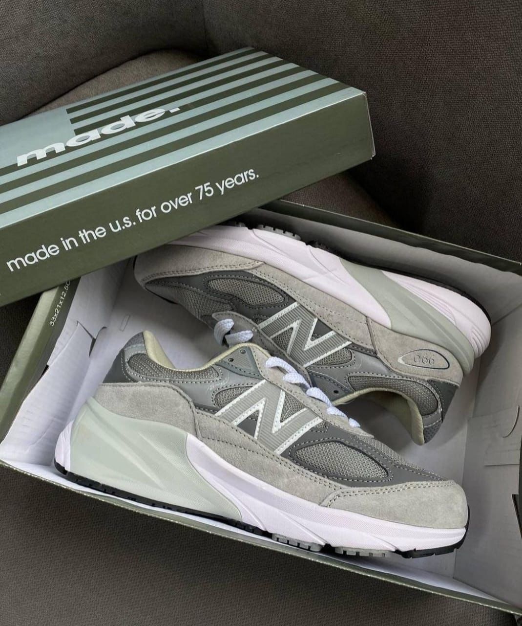 New Balance 990