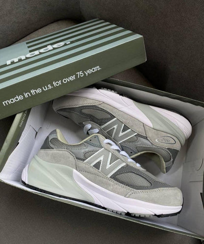 New Balance 990