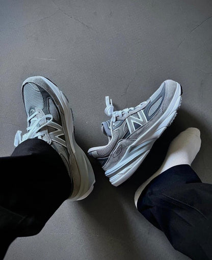New Balance 990