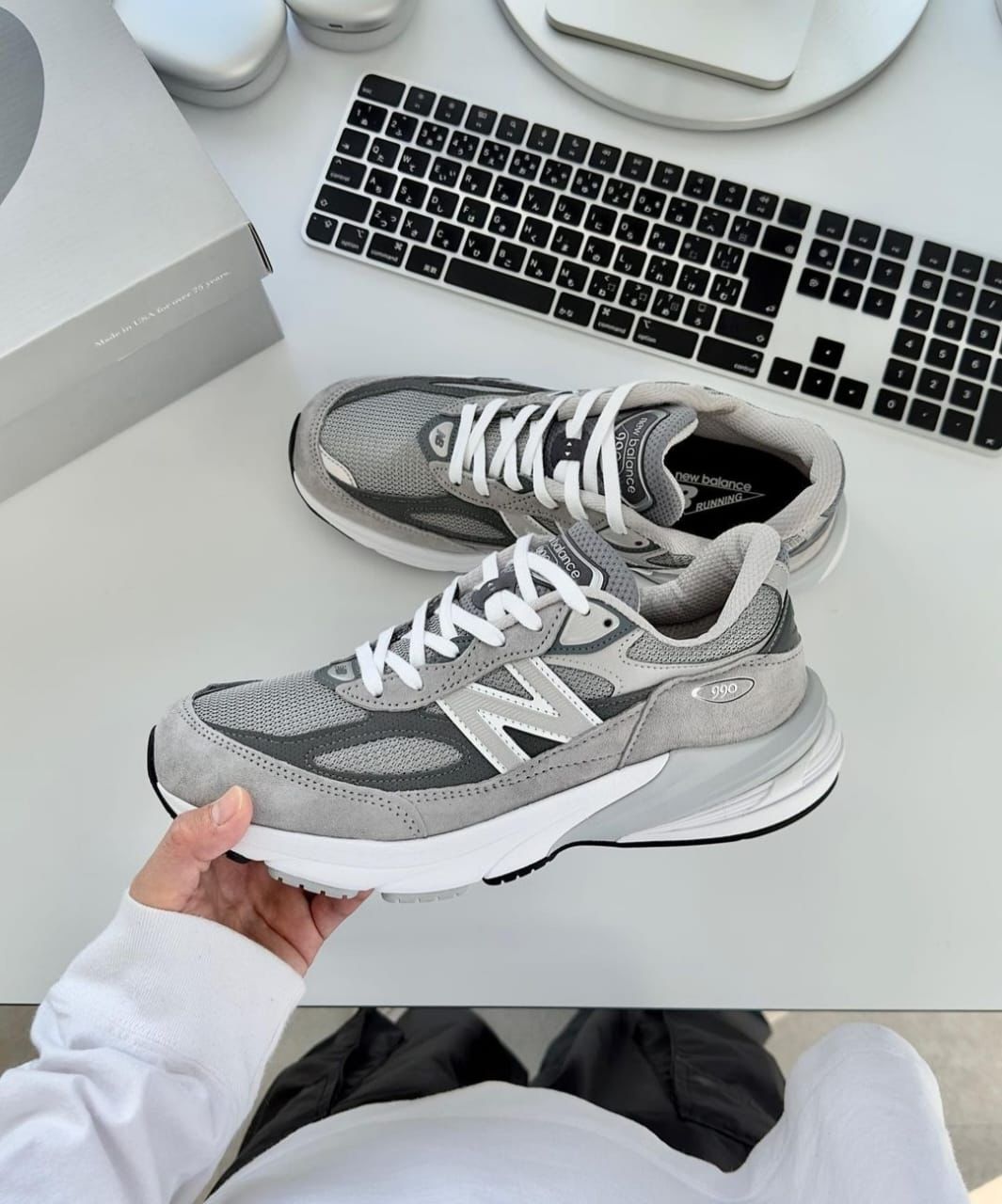 New Balance 990