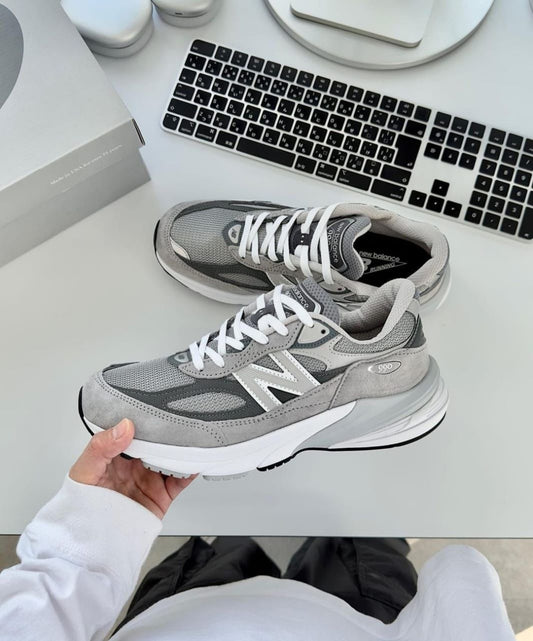 New Balance 990