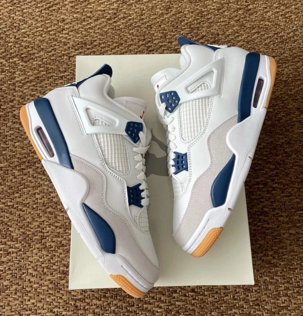 Nike SB x Air Jordan 4 Retro SP "Navy"