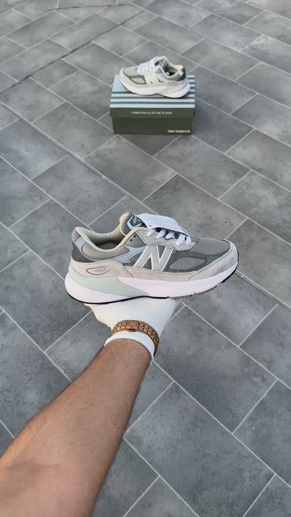 New Balance 990